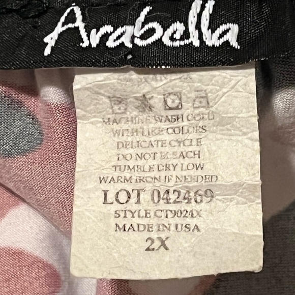 𝅺ARABELLA black/white/wine camo ruffle neckline crop top. 2X - Picture 3 of 7